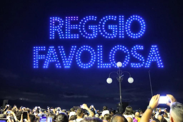 Spettacolo "IL PICCOLO PRINCIPE" 1000 droni luminosi - 21 settembre 2025 - immagine #345