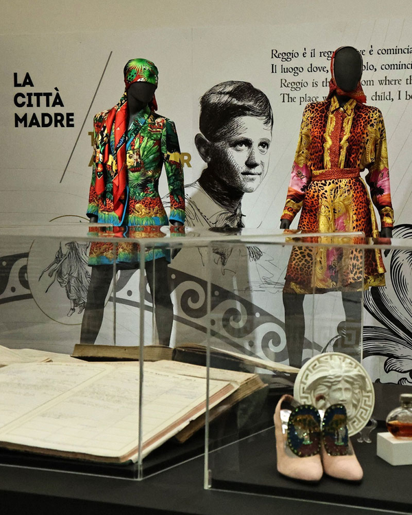 Mostra "Gianni Versace. Terra Mater - Magna Graecia Roots Tribute" fino al 19 aprile 2026 - immagine #361