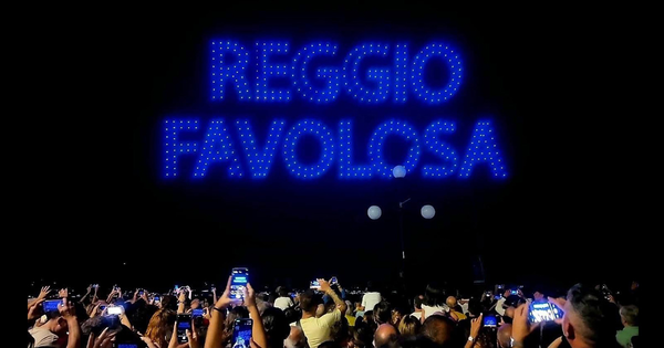 Spettacolo "IL PICCOLO PRINCIPE" 1000 droni luminosi - 21 settembre 2025 - immagine #344